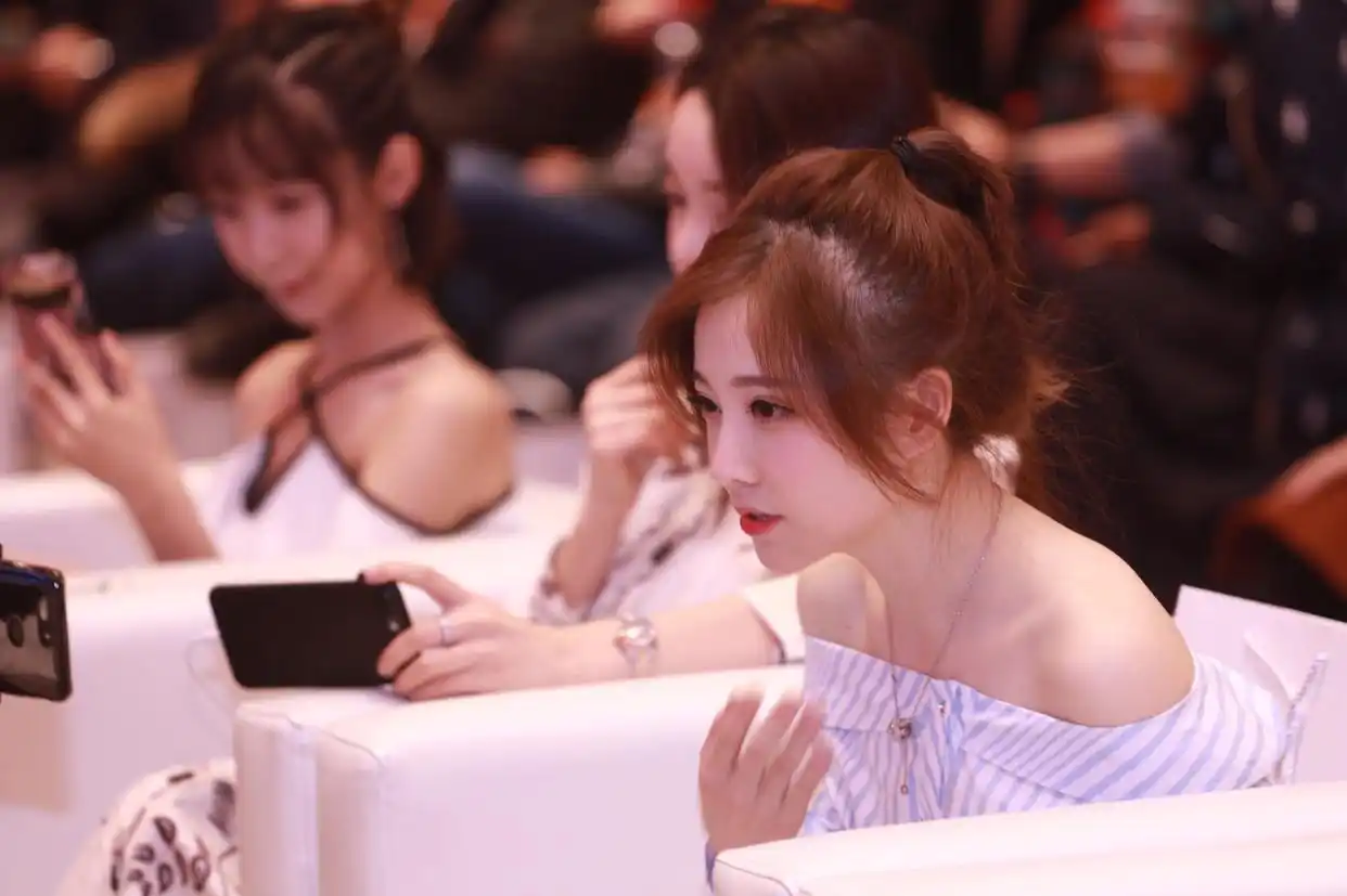 网红如何成为明星_网红明星化路径分析_想当网红黑料太多,