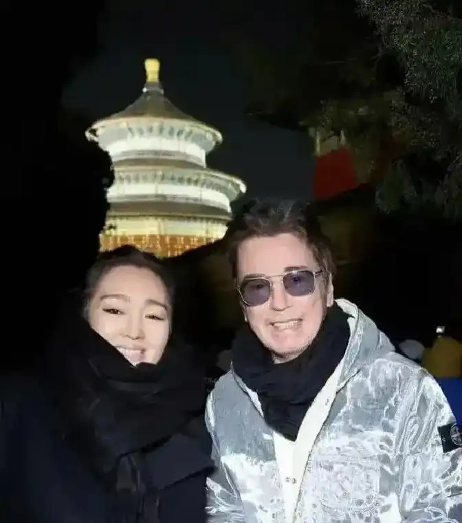 女明星雪景写真_巩俐雪景照_北京初雪明星照片